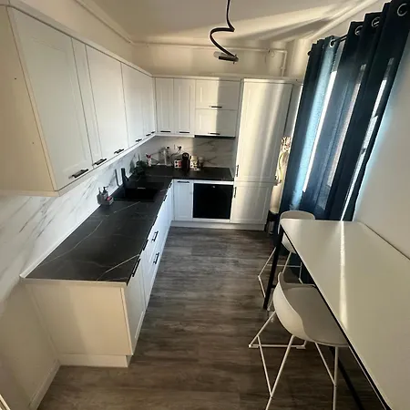 Garsoniera Lux Апартамент Крайова