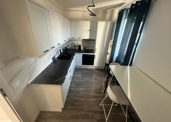 Garsoniera Lux Апартаменты Крайова